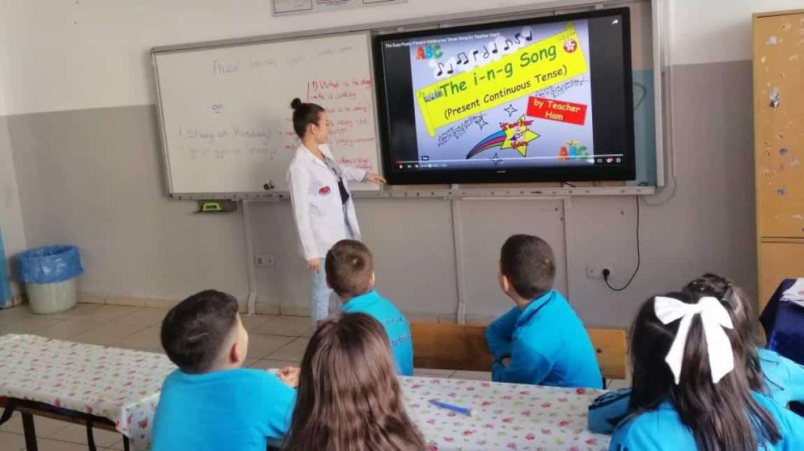 Malaga Yolcusu Öğrencilerimiz İngilizce Eğitimi Almaya Devam Ediyor